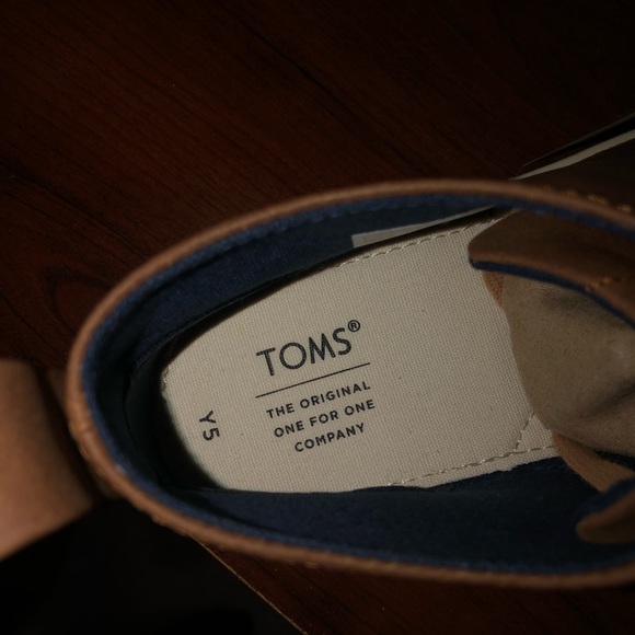 NWT TOMS YOUTH BOTA SNEAKERS SIZE 5 - Picture 6 of 7